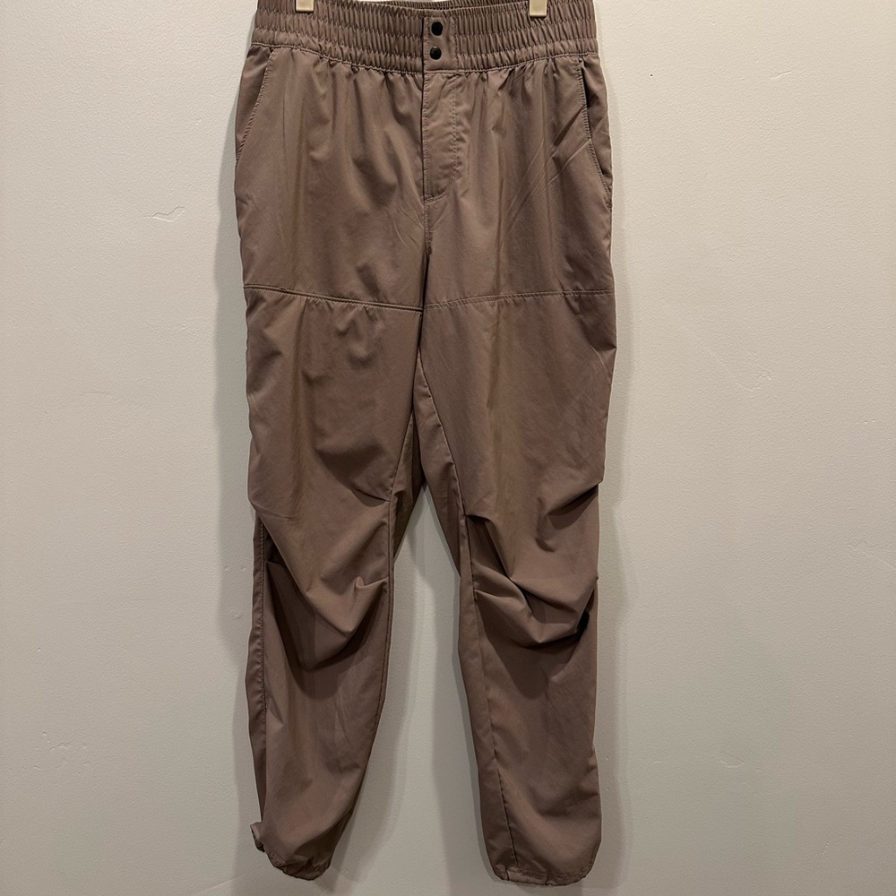 Columbia Women’s Hiking windbreaker pants Mauve medium